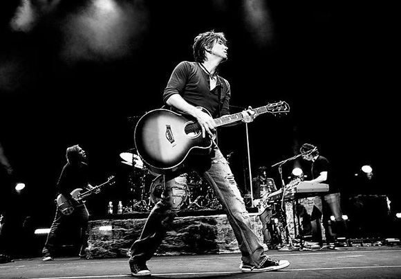 The Goo Goo Dolls & Phillip Phillips at Fiddlers Green Amphitheatre