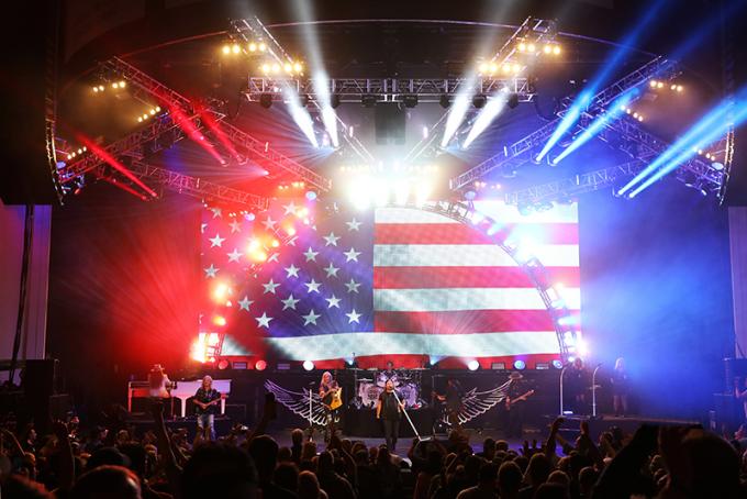 Lynyrd Skynyrd at Fiddlers Green Amphitheatre